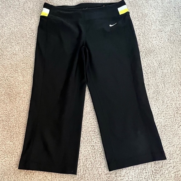 nike Women’s Black & Yellow 3/4 Leggings Size Small - Picture 2 of 8